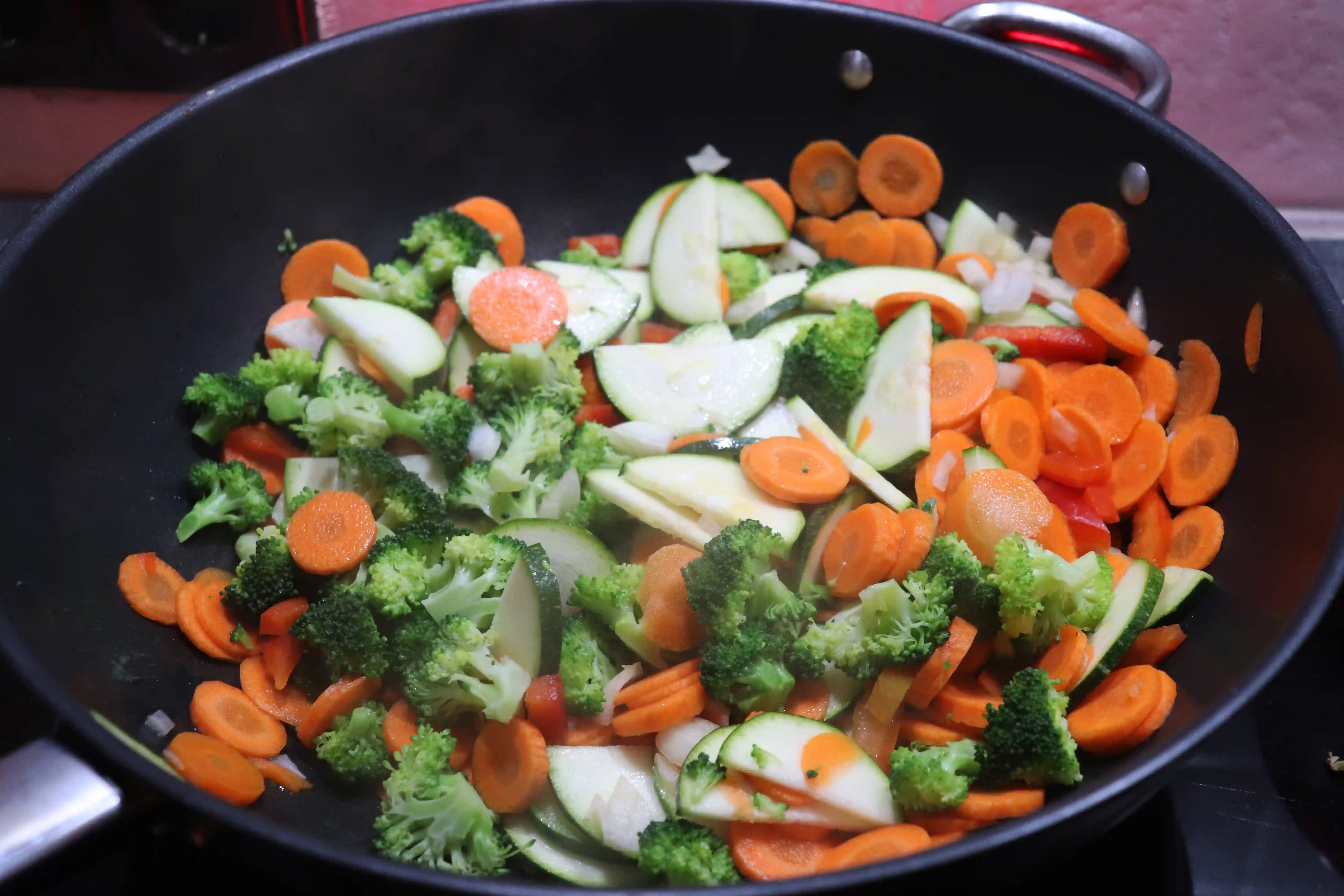 Einfaches Soja Soße Rezept - Gemüse anbraten